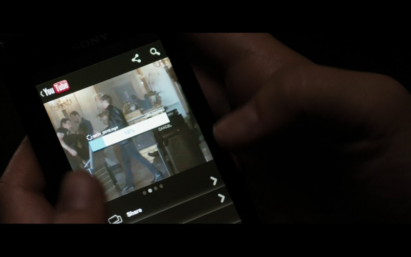 Youtube online video sharing and social media platform in White House Down (2013)