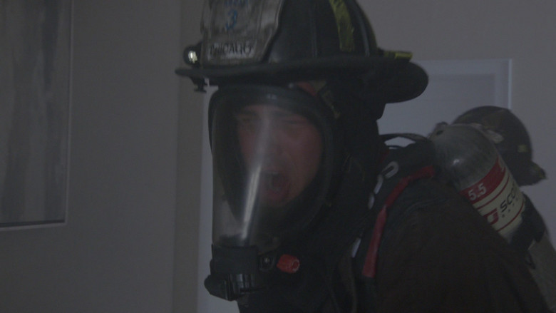 3M Scott Fire & Safety Self-Contained Breathing Apparatus (SCBA) in Chicago Fire S10E01 Mayday (4)