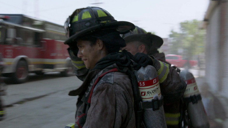 3M Scott Fire & Safety Self-Contained Breathing Apparatus (SCBA) in Chicago Fire S10E01 Mayday (5)