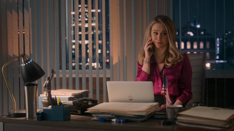 Apple MacBook Laptop Used by Becca Tobin as Brooke Mailer in Turner and Hooch S01E08 (2)