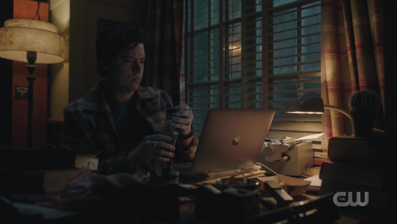 Apple MacBook Laptop Used by Cole Sprouse as Jughead Jones in Riverdale S05E14 Chapter Ninety The Night Gallery (2021)