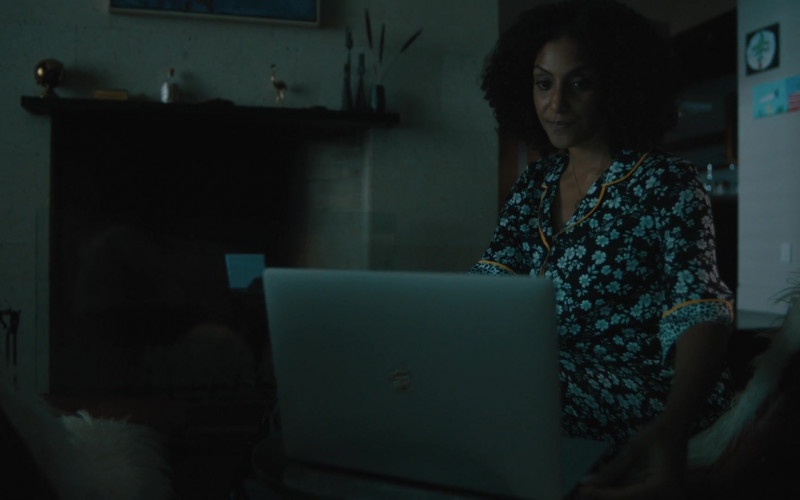 Apple MacBook Laptop Used by Sarah Jones as Yasmin in On the Verge S01E10 Lip Wax (2021)
