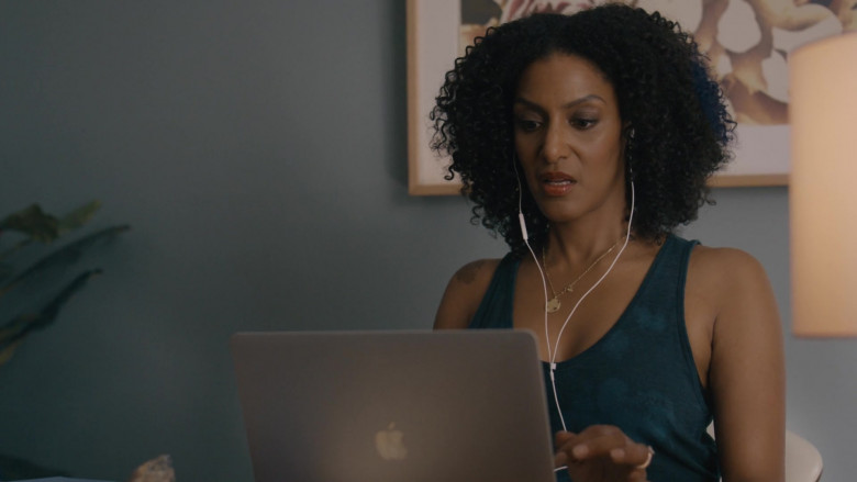 Apple MacBook Laptop Used by Sarah Jones in On the Verge S01E08 The Party (2021)
