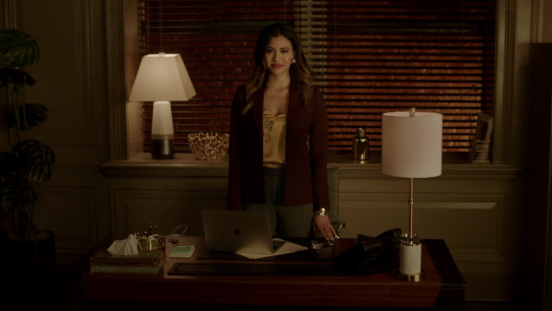 Apple MacBook Laptop in Dynasty S04E21 Affairs of State and Affairs of the Heart (2021)