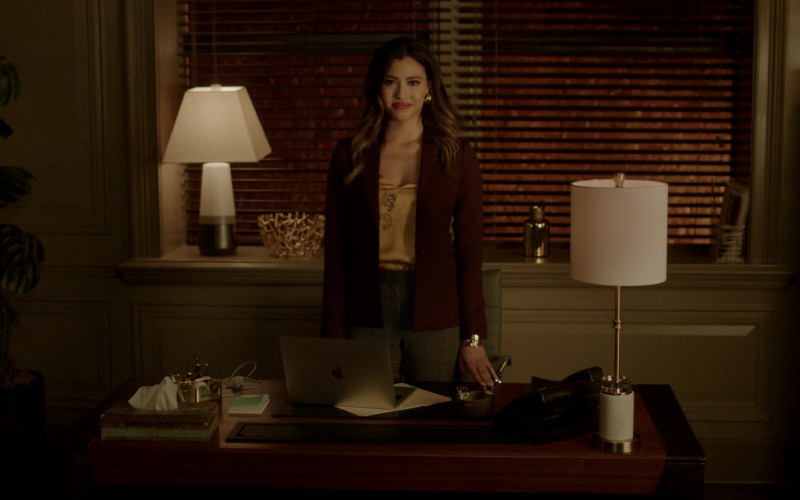 Apple MacBook Laptop in Dynasty S04E21 Affairs of State and Affairs of the Heart (2021)
