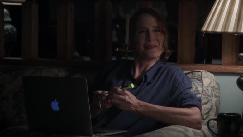 Apple MacBook Laptop of Anne Ramsay as Gwen in Ordinary Joe S01E02 Requiem (2021)