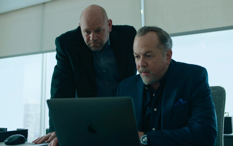 Apple MacBook Laptop of David Costabile as Mike ‘Wags' Wagner in Billions S05E09 Implosion (2021)