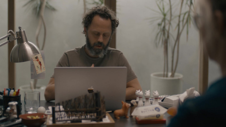 Apple MacBook Laptop of Giovanni Ribisi as Jerry in On the Verge S01E04 The Cat That Shat (2021)