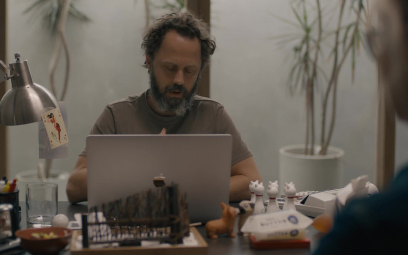 Apple MacBook Laptop of Giovanni Ribisi as Jerry in On the Verge S01E04 The Cat That Shat (2021)