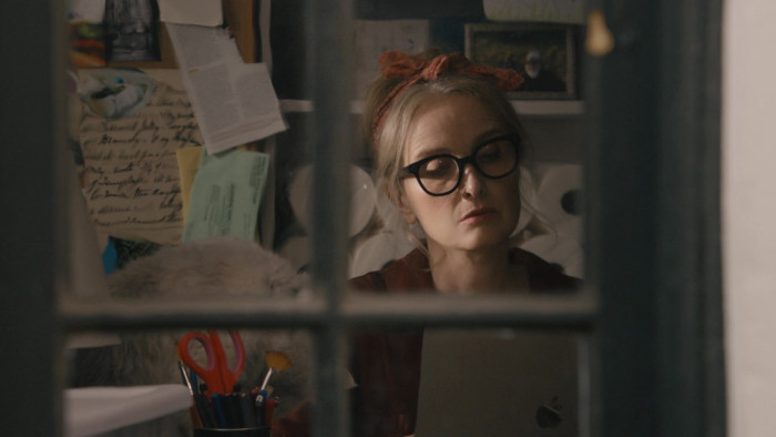 Apple MacBook Laptop Of Julie Delpy In On The Verge S01E02 