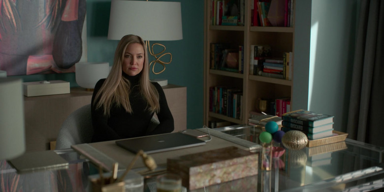 Apple MacBook Laptop of Kate Hudson as Micah Keith in Truth Be Told S02E05 If I Didn't Laugh, You'd Cry (1)