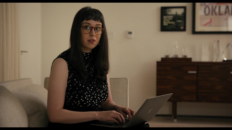 Apple MacBook Laptops in Only Murders in the Building S01E04 (1)