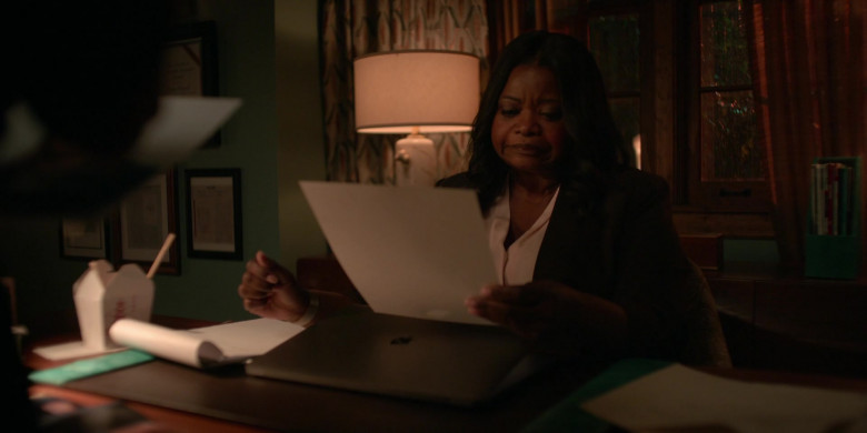 Apple MacBook Laptops in Truth Be Told S02E06 All These Women (3)