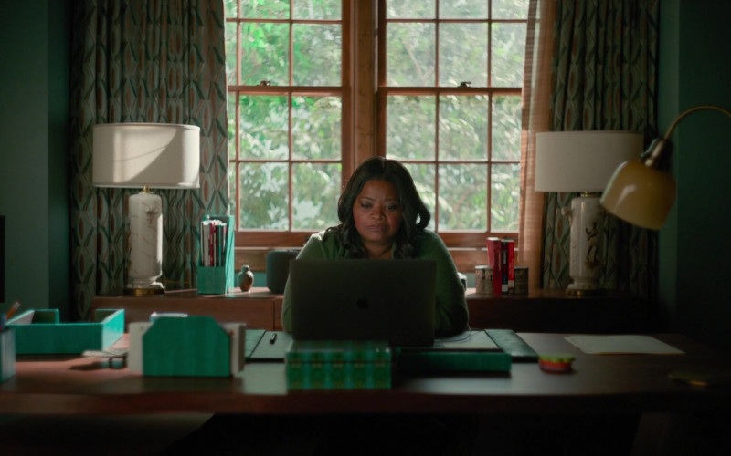 Apple MacBook Pro Laptop of Octavia Spencer as Poppy Scoville-Parnell in Truth Be Told S02E05 If I Didn't Laugh, You'd Cry (2021)