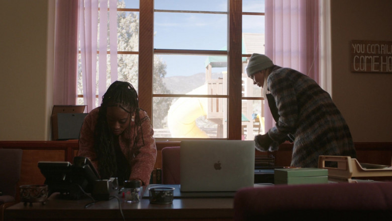 Apple MacBook Pro Notebook in Roswell, New Mexico S03E09 Tones of Home (2021)