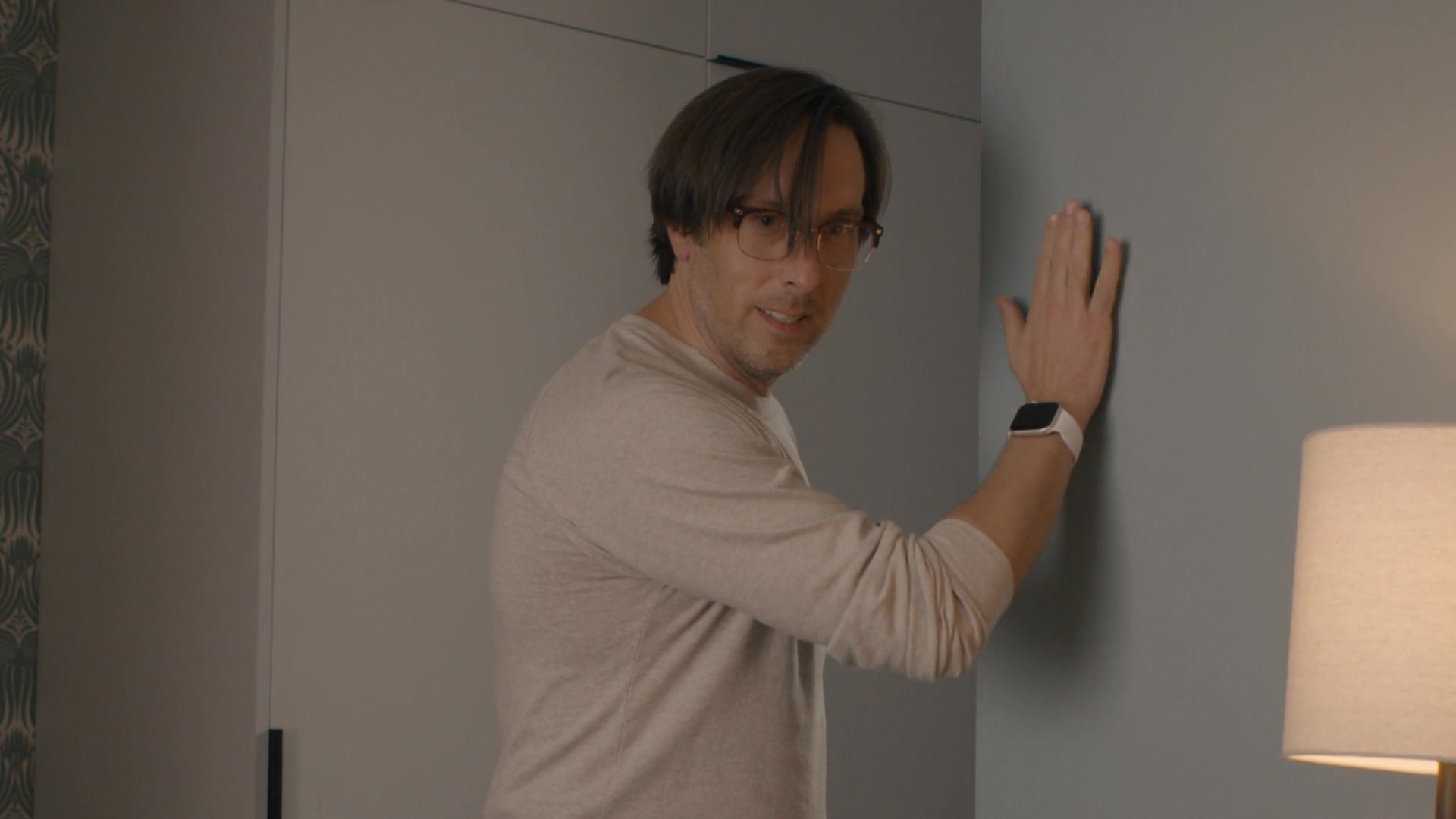 Apple Watch Of Timm Sharp As William In On The Verge S01E08