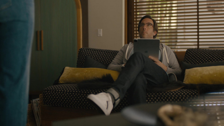 Apple iPad Tablet of Timm Sharp as William in On the Verge S01E03 The Big Sneeze (1)