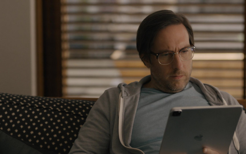 Apple iPad Tablet of Timm Sharp as William in On the Verge S01E03 The Big Sneeze (2)