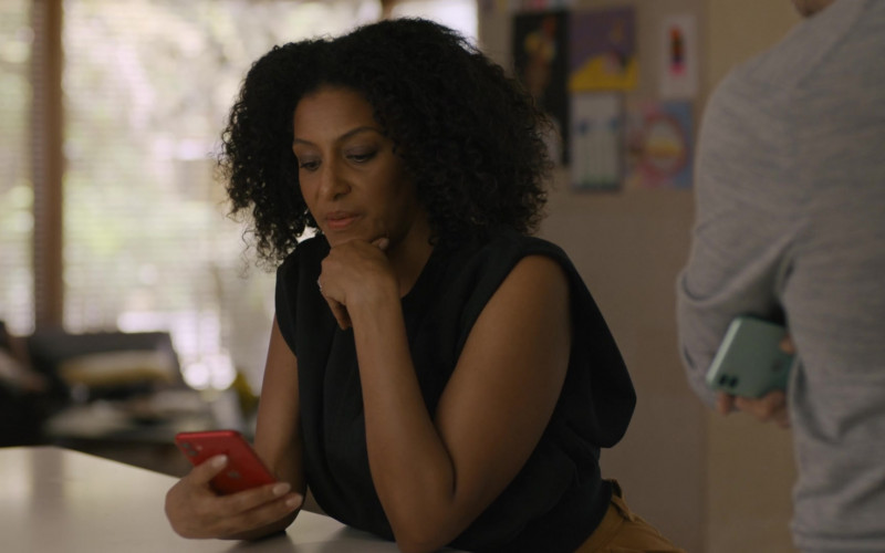 Apple iPhone Mobile Phone Used by Sarah Jones as Yasmin in On the Verge S01E11 What Comes Next (2021)