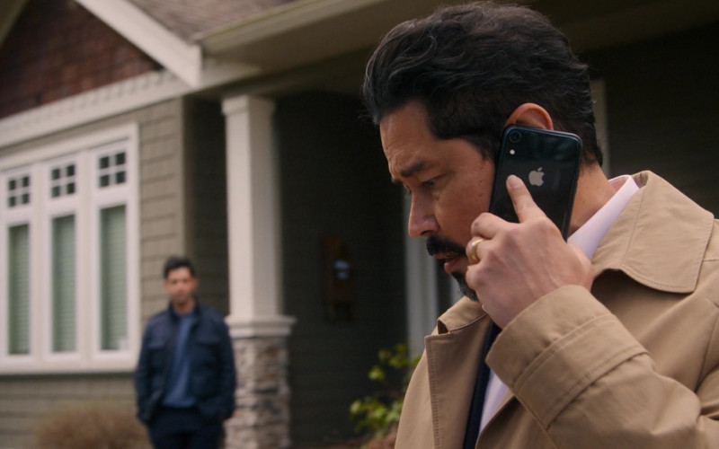 Apple iPhone Smartphone of Anthony Ruivivar as James Mendez in Turner and Hooch S01E09 Witness Pup-tection (2021)