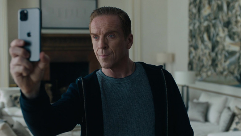 Apple iPhone Smartphone of Damian Lewis as Bobby Axelrod in Billions Season 5 Episode 10 (2)