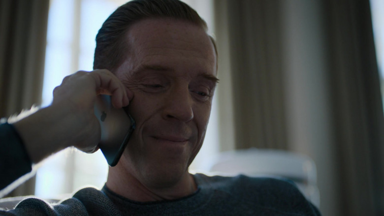 Apple iPhone Smartphone of Damian Lewis as Bobby Axelrod in Billions Season 5 Episode 10 (3)