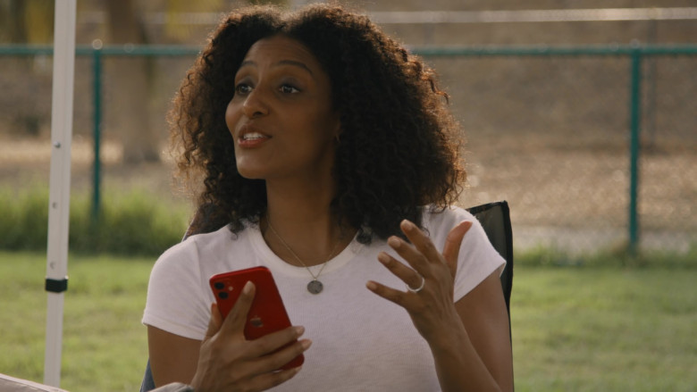 Apple iPhone Smartphone of Sarah Jones in On the Verge S01E03 The Big Sneeze (2021)