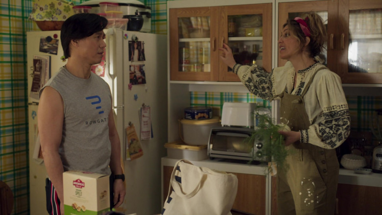 Arrowhead Mills Organic Spelt Flakes in Awkwafina Is Nora From Queens S02E06 Nora Meets Brenda (2021)