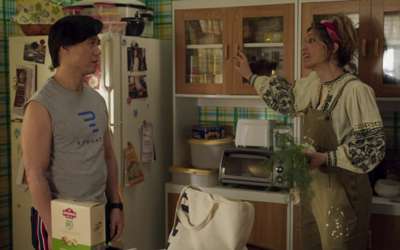 Arrowhead Mills Organic Spelt Flakes in Awkwafina Is Nora From Queens S02E06 "Nora Meets Brenda" (2021)