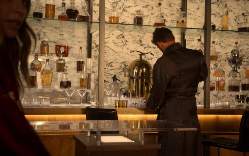 Aviation American Gin and Blanton’s Single Barrel Bourbon Whiskey Bottles in Lucifer S06E02 Buckets of Baggage (2021)