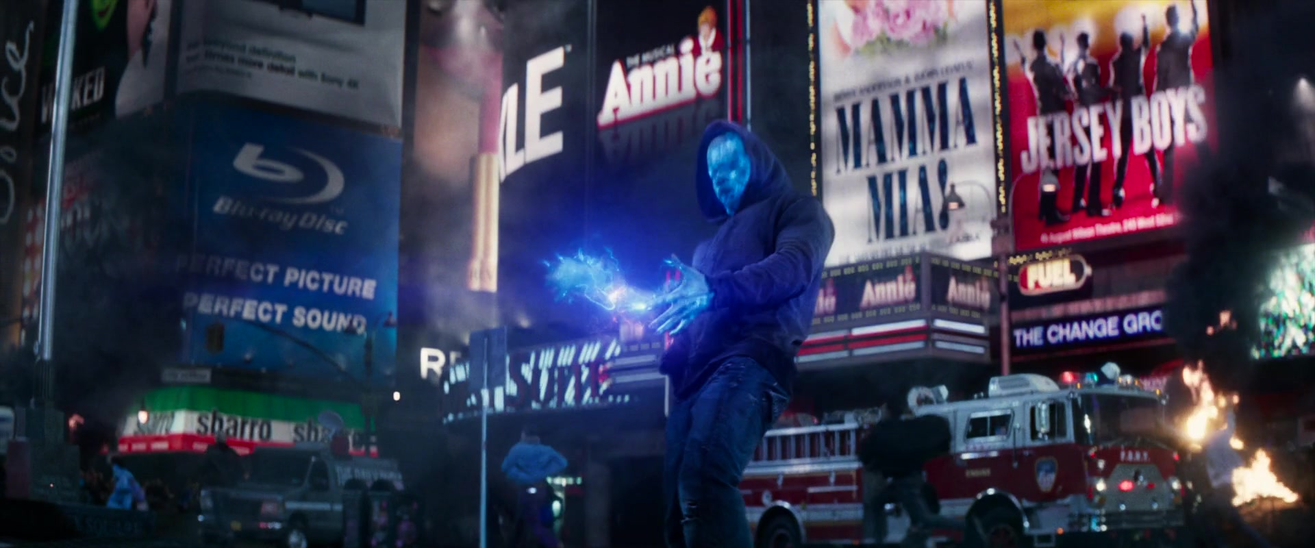 Blu-ray Disc And Sbarro Pizzeria In The Amazing Spider-Man 2 (2014)
