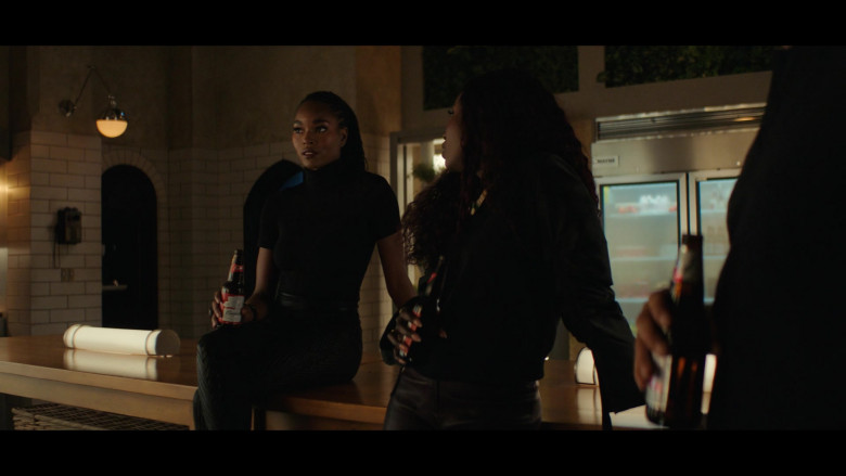 Budweiser Beer in Titans S03E07 TV Show (3)