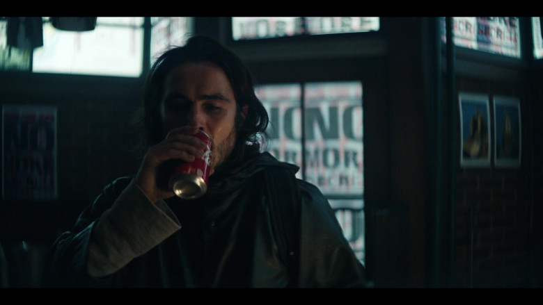 Coca-Cola Soda Enjoyed by Ben Schnetzer as Yorick Brown in Y The Last Man S01E05 Mann Hunt (1)