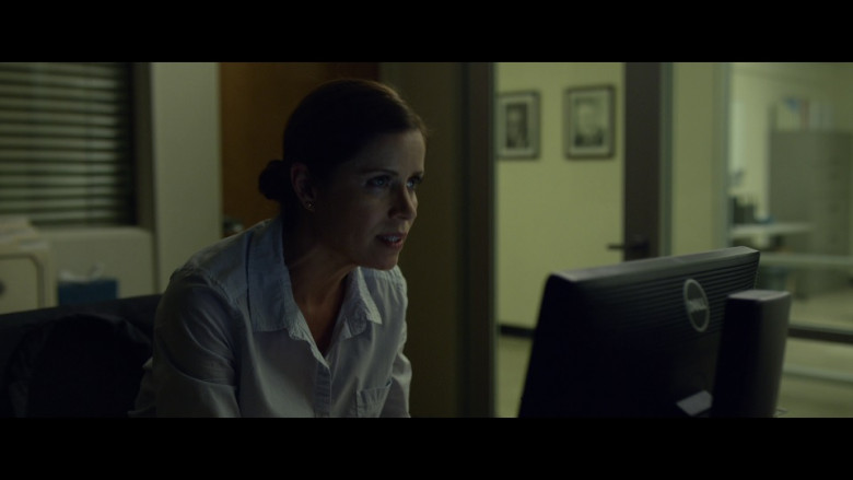 Dell PC Monitor Used by Kim Dickens as Detective Rhonda Boney in Gone Girl (2014)