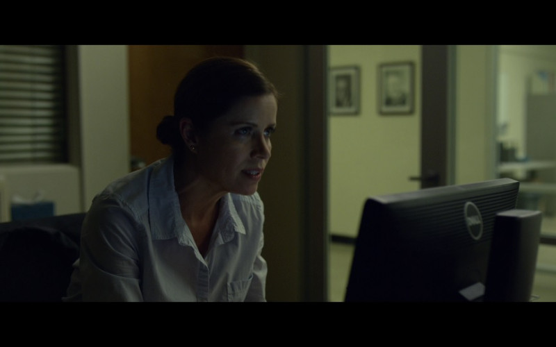 Dell PC Monitor Used by Kim Dickens as Detective Rhonda Boney in Gone Girl (2014)