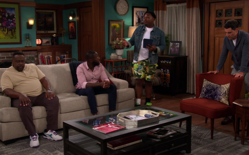 Diadora Men’s Sneakers of Cedric Antonio Kyles, better known by his stage name Cedric the Entertainer in The Neighborhood S04E01 Welcome to the Family (2021)