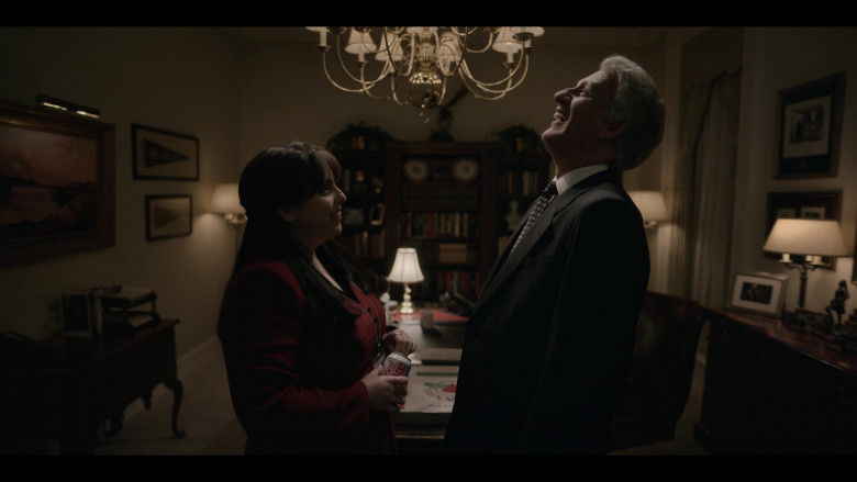 Diet Coke Can Held by Beanie Feldstein as Monica Lewinsky in American Crime Story S03E02 The President Kissed Me (2)