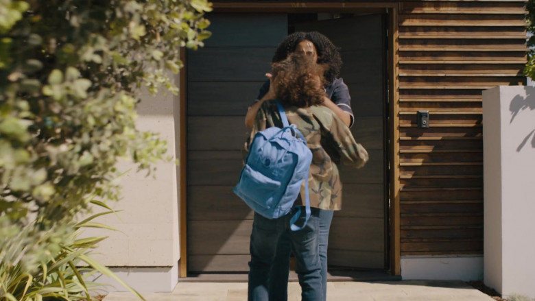 Fjällräven Kånken Blue Backpack in On the Verge S01E07 The Human Condition (2021)