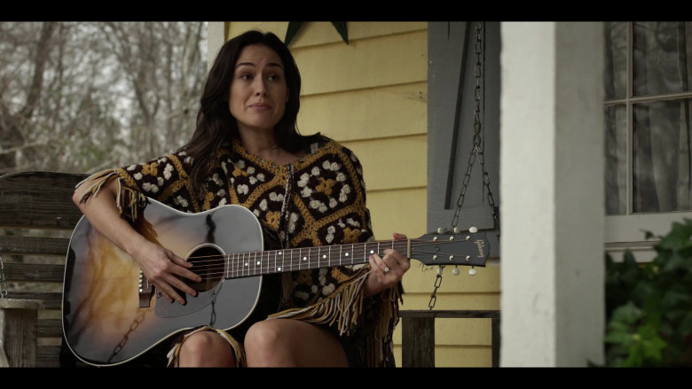 Gibson Guitar of Actress Alison Luff as Staci Spade in Heels S01E06 House Show (3)