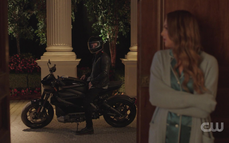 Harley-Davidson Motorcycle in Dynasty S04E19 Everything Looks Wonderful, Joseph (2021)