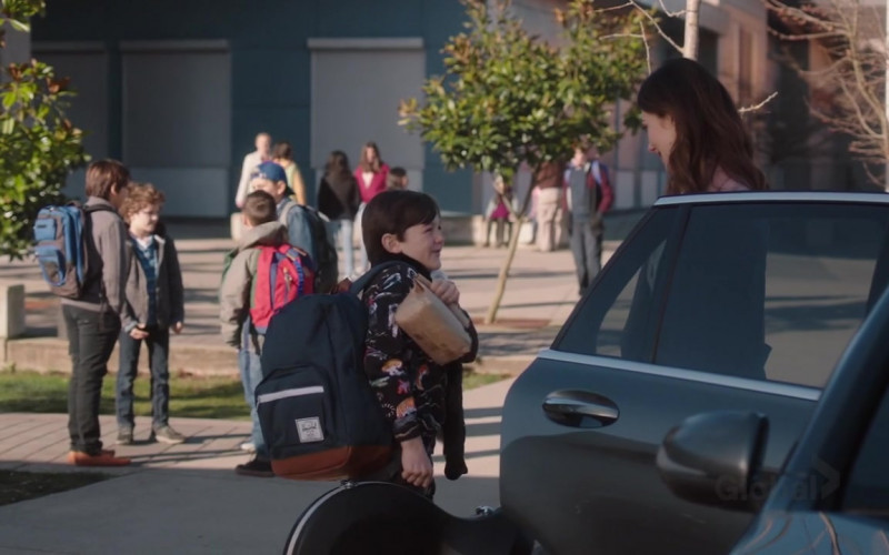 Herschel Backpack in Family Law S01E02 Parenthood (2021)