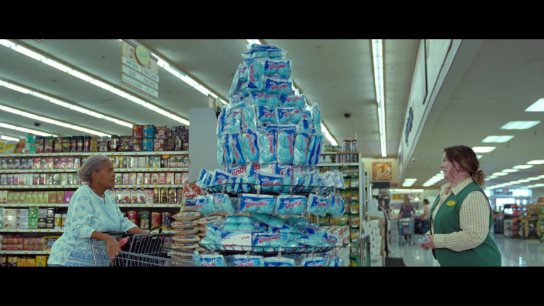 Hostess SnoBalls Cakes in The Starling 2021 Movie (5)