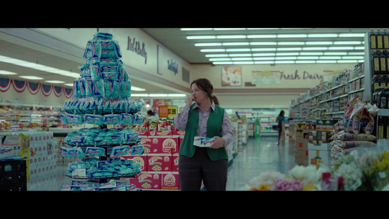 Hostess SnoBalls Cakes in The Starling 2021 Movie (7)