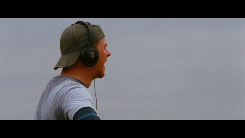 JVC headphones and New Era Cap Worn by Simon Pegg as Dennis Doyle in Run Fatboy Run (2007)