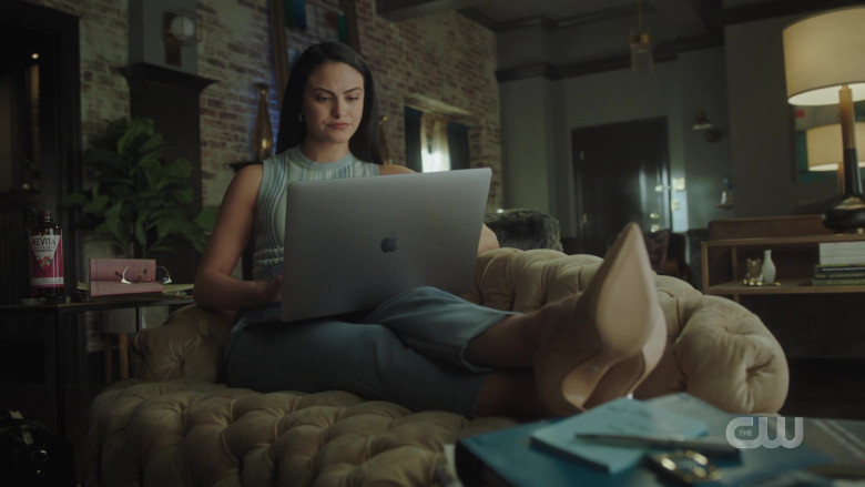 KeVita Master Brew Kombucha Sparkling Probiotic Drink and Apple MacBook Laptop of Camila Mendes as Veronica Lodge in Riverdale S05E16 TV Show (2)