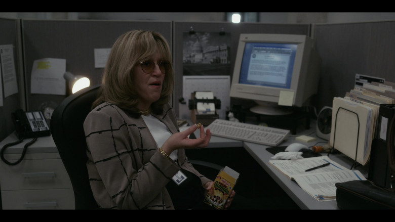 Kellogg's Low Fat Granola Cereal Enjoyed by Sarah Paulson as Linda Tripp in American Crime Story S03e01 Exiles (2021)