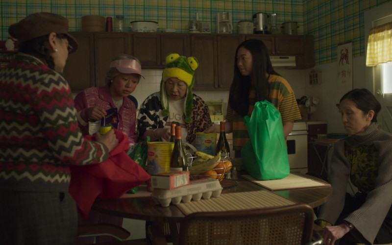 Lipton Iced Tea Mix in Awkwafina Is Nora From Queens S02E05 Don’t Fk With Grandmas (2021)