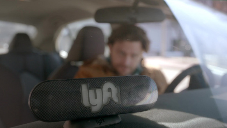 Lyft Ridesharing in The Big Leap S01E01 I Want You Back (2021)