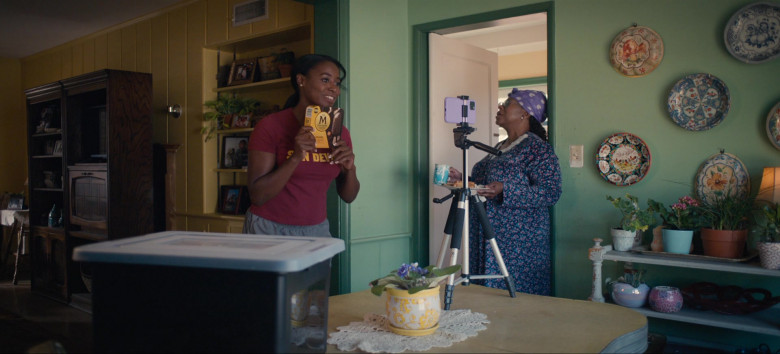 Magnum Double Chocolate & Caramel Ice Cream of Kirby Howell-Baptiste as JoJo in Queenpins (2)