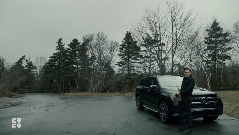Mercedes-Benz GLS Car of Tim Rozon as Luke Roman in SurrealEstate Season 1 Episode 8 (4)